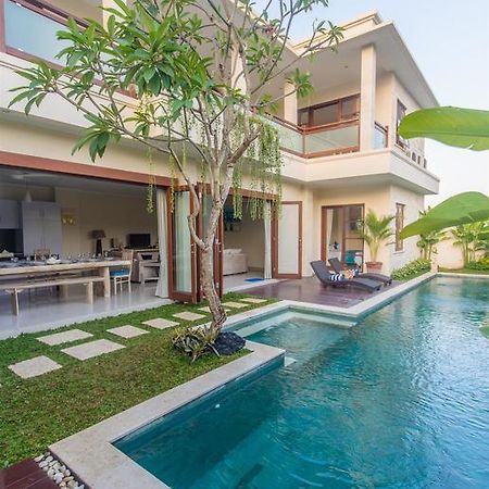Villa Tepi Sungai Legian Δωμάτιο φωτογραφία